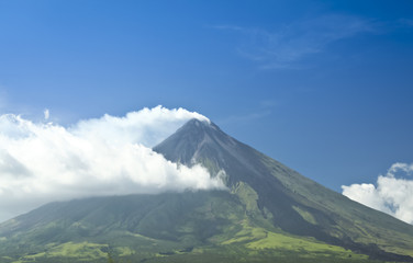 mount mayon active volcano philippines