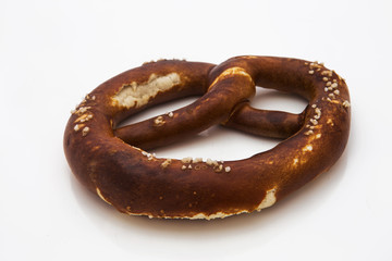 









pane bianco con disegno a treccia su fondale bianco 