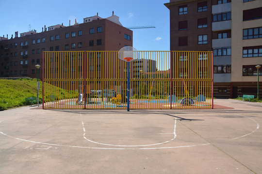 cancha de baloncesto urbana
