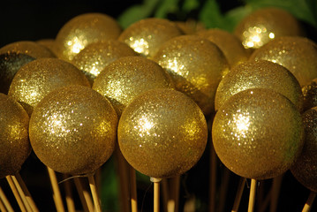 Boules de Noël dorées scintillantes