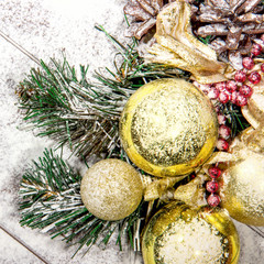 Snowbound Christmas Wreath Holiday Cones Fir Tree Toy Balls Gift