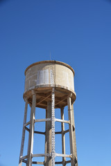 depósito de agua de hormigón