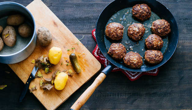 Fried meatballs in a pan