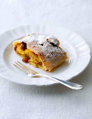 Apple strudel ( Apfelstrudel )