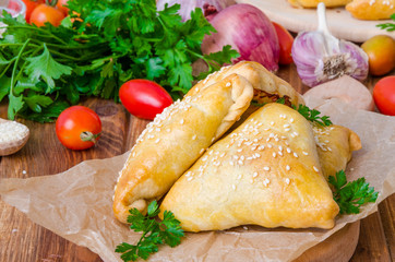 Mini pies with chicken and vegetables