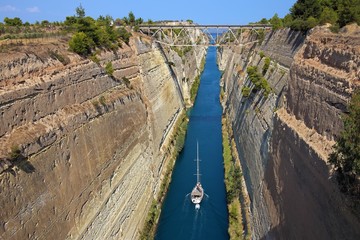 Sail boat crosses the Corinth channel in Greece - obrazy, fototapety, plakaty