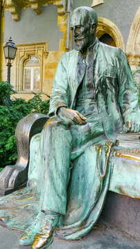 Károlyi Sándor gróf szobra