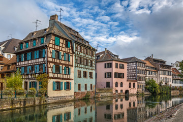 Obraz premium Embankment of the Ill river, Strasbourg