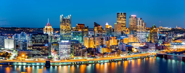 Fotobehang Pittsburgh downtown panorama at dusk viewed from Grandview Overlook across Monongahela River © mandritoiu