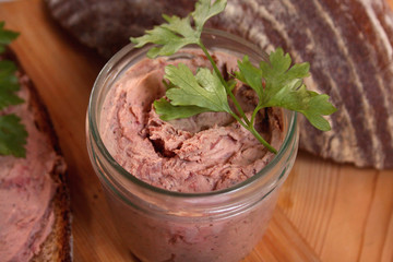 Hausgemachte Bauernleberwurst