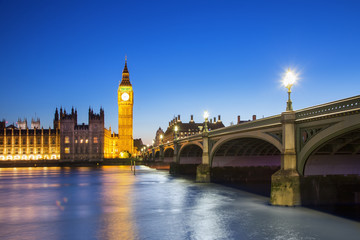 Obraz na płótnie Canvas Big Ben Clock Tower and Parliament house at city of westminster, London England UK
