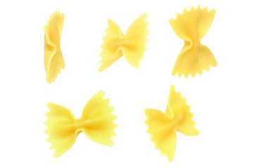 Naklejka premium Farfalle pasta falling isolated on white background