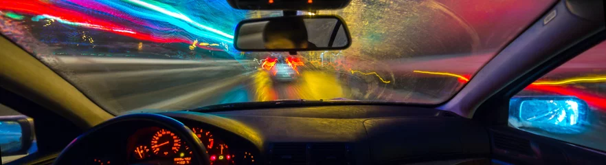 Papier Peint photo Lavable Voitures rapides Vue de nuit sur la route depuis l& 39 intérieur de la voiture
