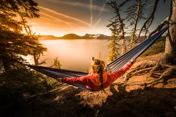 Fotobehang Vrouwen ontspannen in Hangmat Crater Lake Oregon © Krzysztof Wiktor