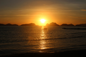 Naklejka na ściany i meble Amazing sunset over the sea. Philippines