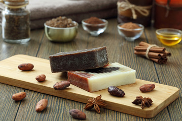 trattamento per corpo e viso sapone fatto in casa con aroma di cioccolato e spezie 