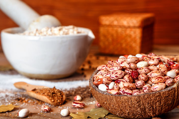 фасоль и ингредиенты для приготовления пищи