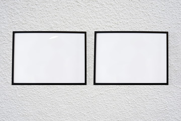 Zwei Bilder an Wand/ Textfreiraum / Bildfreiraum
