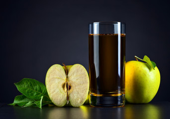 glass of apple juice