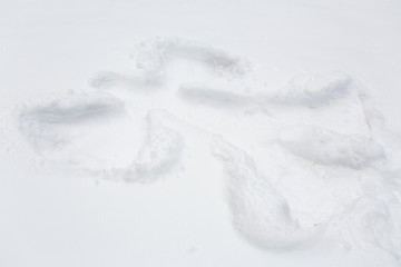 Obraz premium angel silhouette or print on snow surface