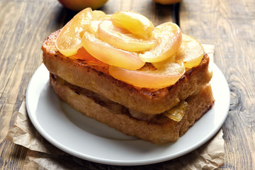 Caramelized apples on toast bread