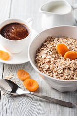 Oatmeal with dried apricots