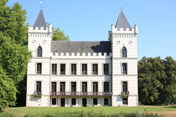 Fototapeta na wymiar The historic Castle Beverweerd in The Netherlands