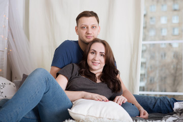 Obraz premium Happy young couple hugging at home.