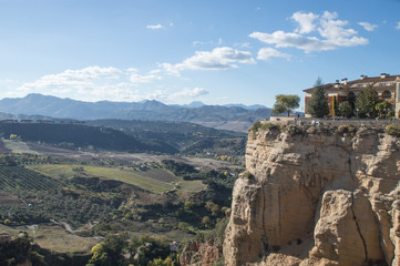 Fototapeta na wymiar panoramique falaise à Ronda en Espagne
