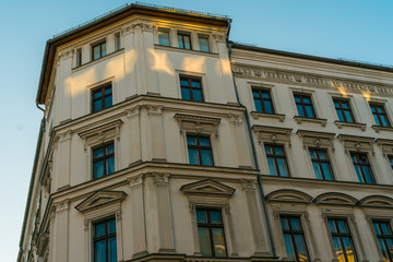Obraz premium historical corner house in the heart of berlin