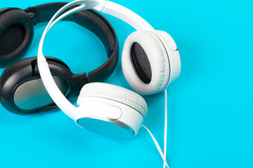 Obraz na płótnie Canvas Headphones on blue background