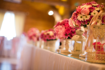 Detal of the flower wedding decoration on the table
