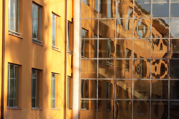 vista edifici urbani esterni con finestre
