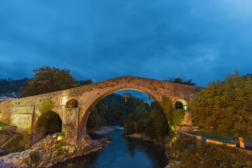 Fototapeta na wymiar Puente romano de Cangas de Onís (Asturias, España).
