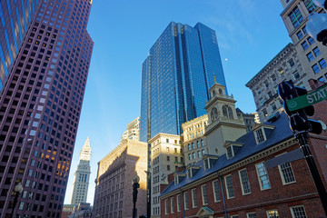 Fototapeta na wymiar Old State House and Custom House Tower in Boston