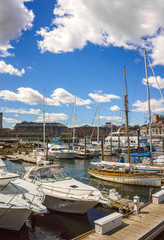 Fototapeta na wymiar Pier of Long Wharf with Customhouse Block and sailboats yachts
