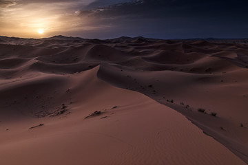 Fototapeta na wymiar Merzouga, Marokko, Erg Chebbi, Sahara, Wueste, Sonnenaufgang