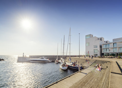 Sweden, Skane, Malmo, Vastra hamnen, Marina on sunny day