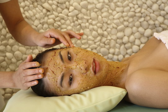 Saffron facial at Aura Spa at Park Hotel, New Delhi
