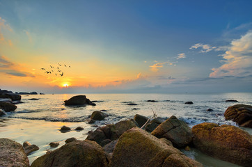 Obraz premium Beauty landscape with sunrise over sea
