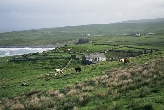 View towards Doolin over countryside, County Clare, Munster, Eire (Republic of Ireland)