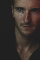 Fototapeta premium portrait sombre d' un homme