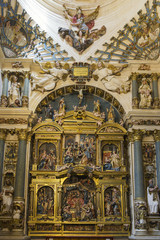 Fototapeta na wymiar Altarpiece inside the Burgos cathedral