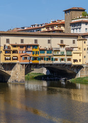 Fototapeta na wymiar Vecchio Bridge over the Arno River in Florence