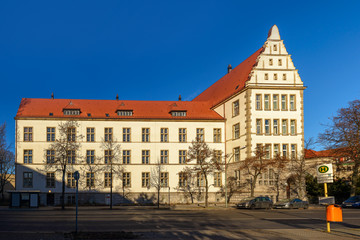 Denkmalgeschütztes Friedrich-Engels-Gymnasium in Berlin-Reinickendorf