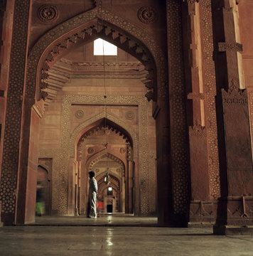 Corridor in the mosque, Fatehpur Sikri, Uttar Pradesh state