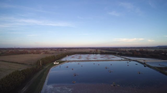 survol d'un centre de traitement des eaux us&eacute;es