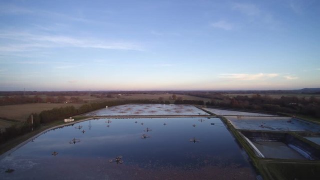 survol d'un centre de traitement des eaux us&eacute;es