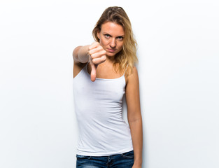 Obraz premium Pretty young woman making bad signal
