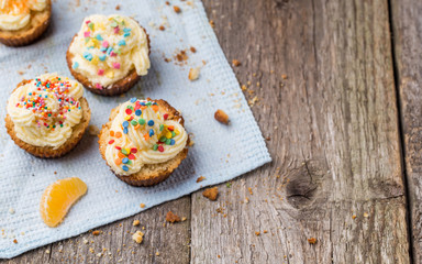Cupcakes with white frosting and sprinkles